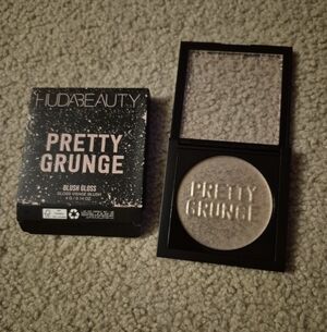 HUDA BEAUTY Pretty Grunge Blush Gloss Punk Pink